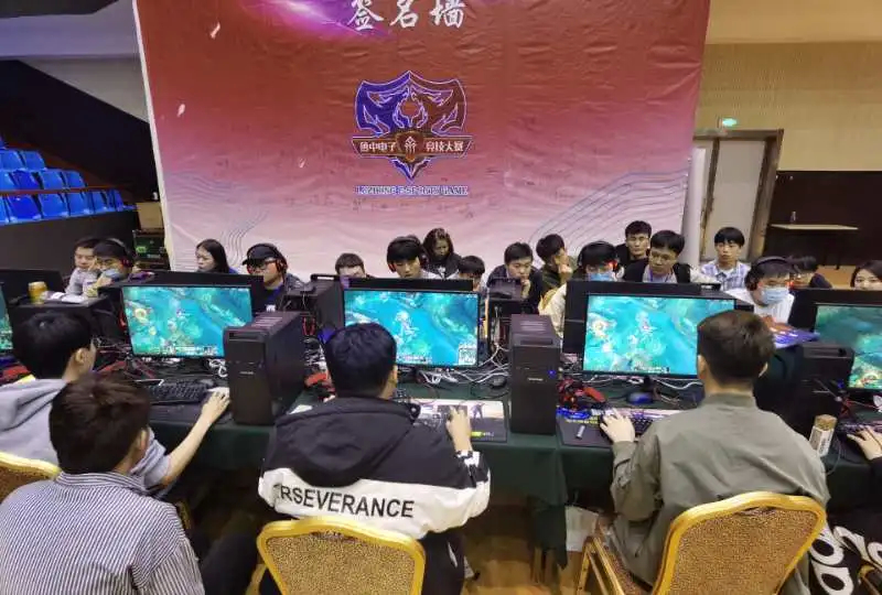 荷甲仍然是 荷甲仍然是